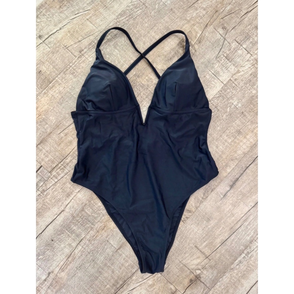 Cupshe Womens Black V-Neck Crisscross Back‎ One Piece Swimsuit Size Large